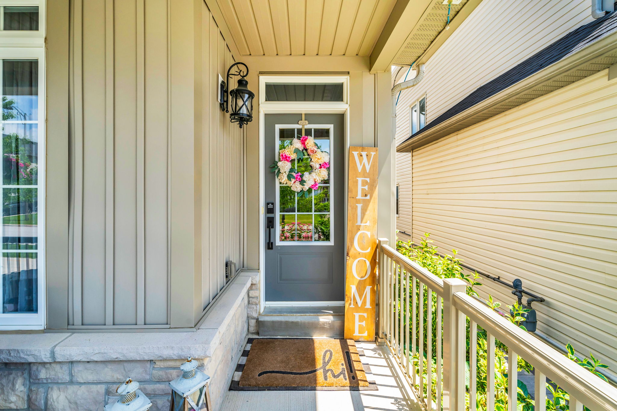 Front Porch/Entrance