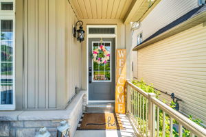 Front Porch/Entrance