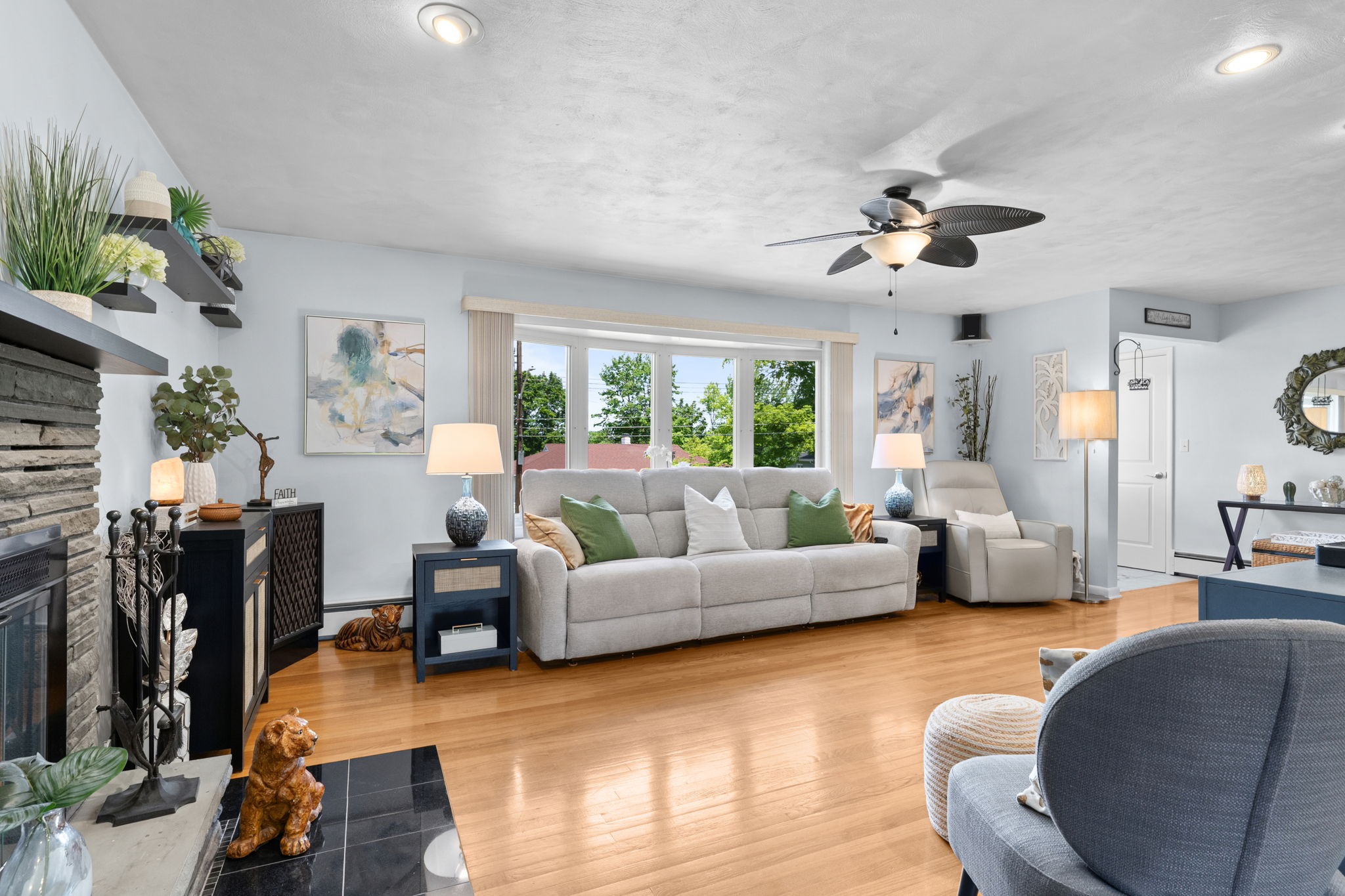  Photo 12