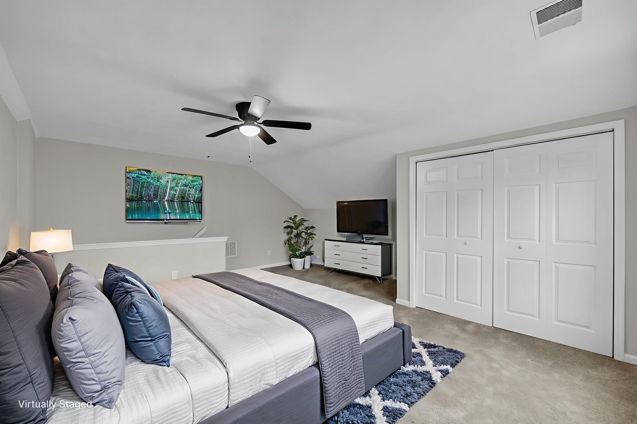 DSC_0126 virtually staged.jpeg