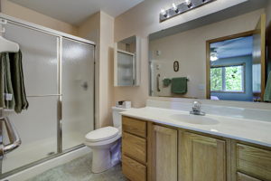 14_1st Bedroom-Bath