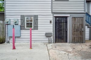 Ave E-0305-002.jpg