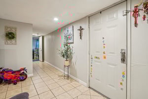 Ave E-0305-005.jpg