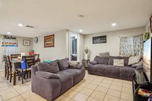 Ave E-0305-007.jpg