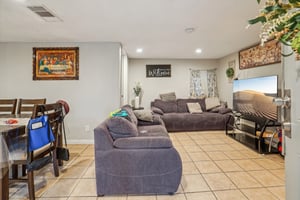 Ave E-0305-009.jpg