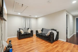 Ave E-0305-010.jpg