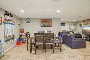 Ave E-0305-014.jpg