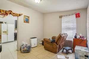 Ave E-0305-020.jpg