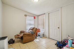 Ave E-0305-021.jpg
