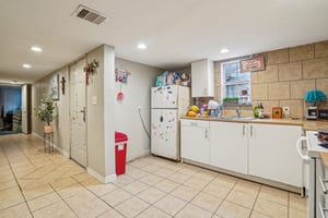 Ave E-0305-024.jpg