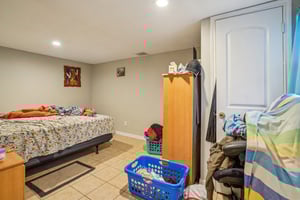 Ave E-0305-032.jpg