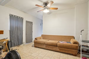 Ave E-0305-036.jpg