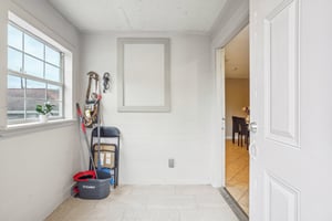 Ave E-0305-045.jpg
