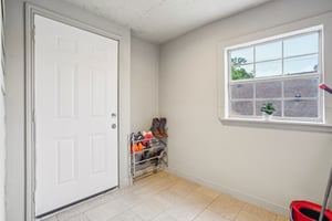 Ave E-0305-046.jpg