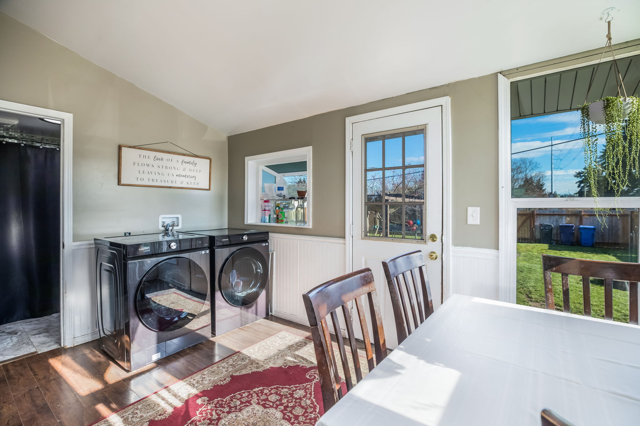 Informal dining - great from little ones.