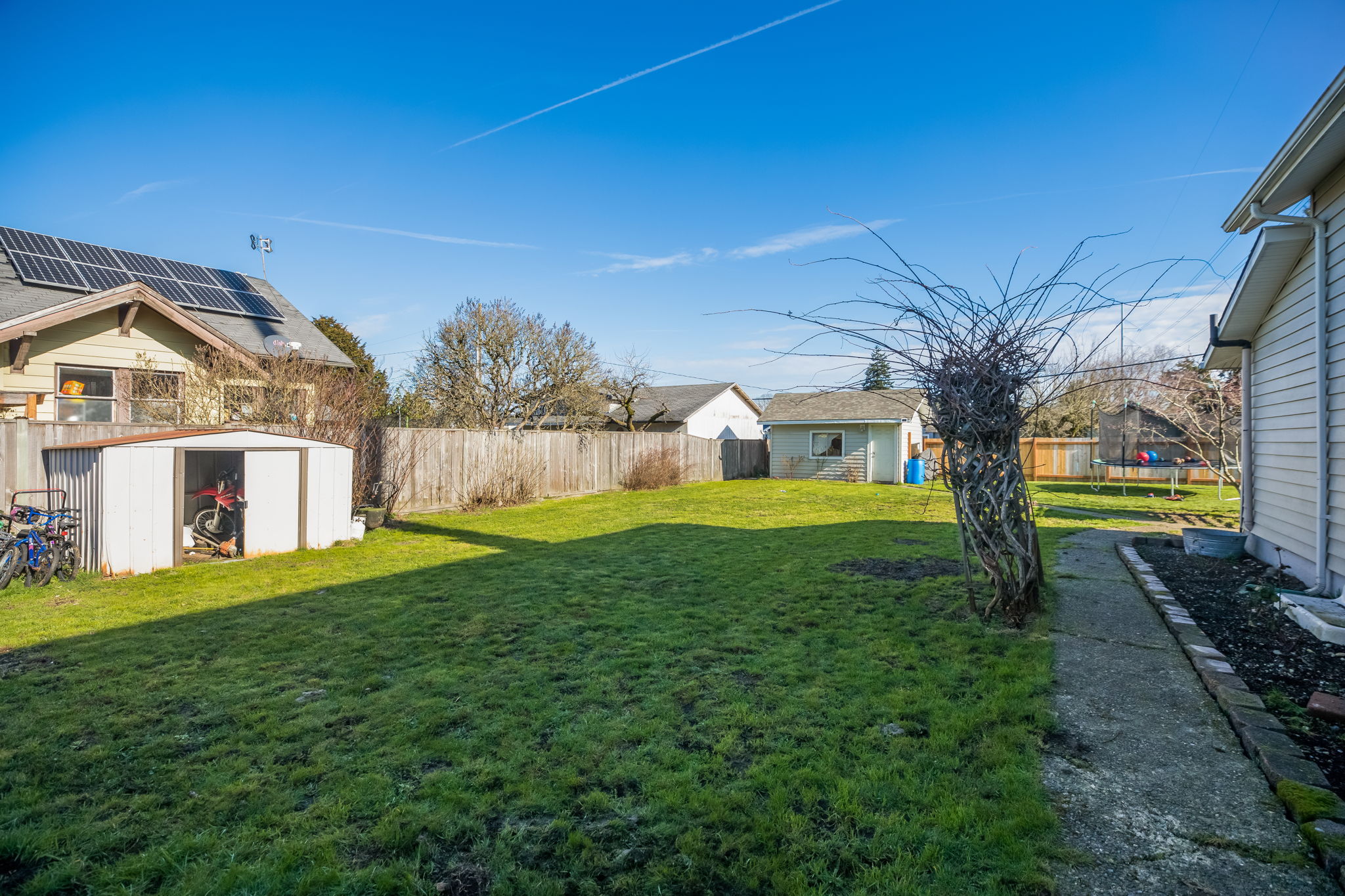 Extra metal shed for storage!