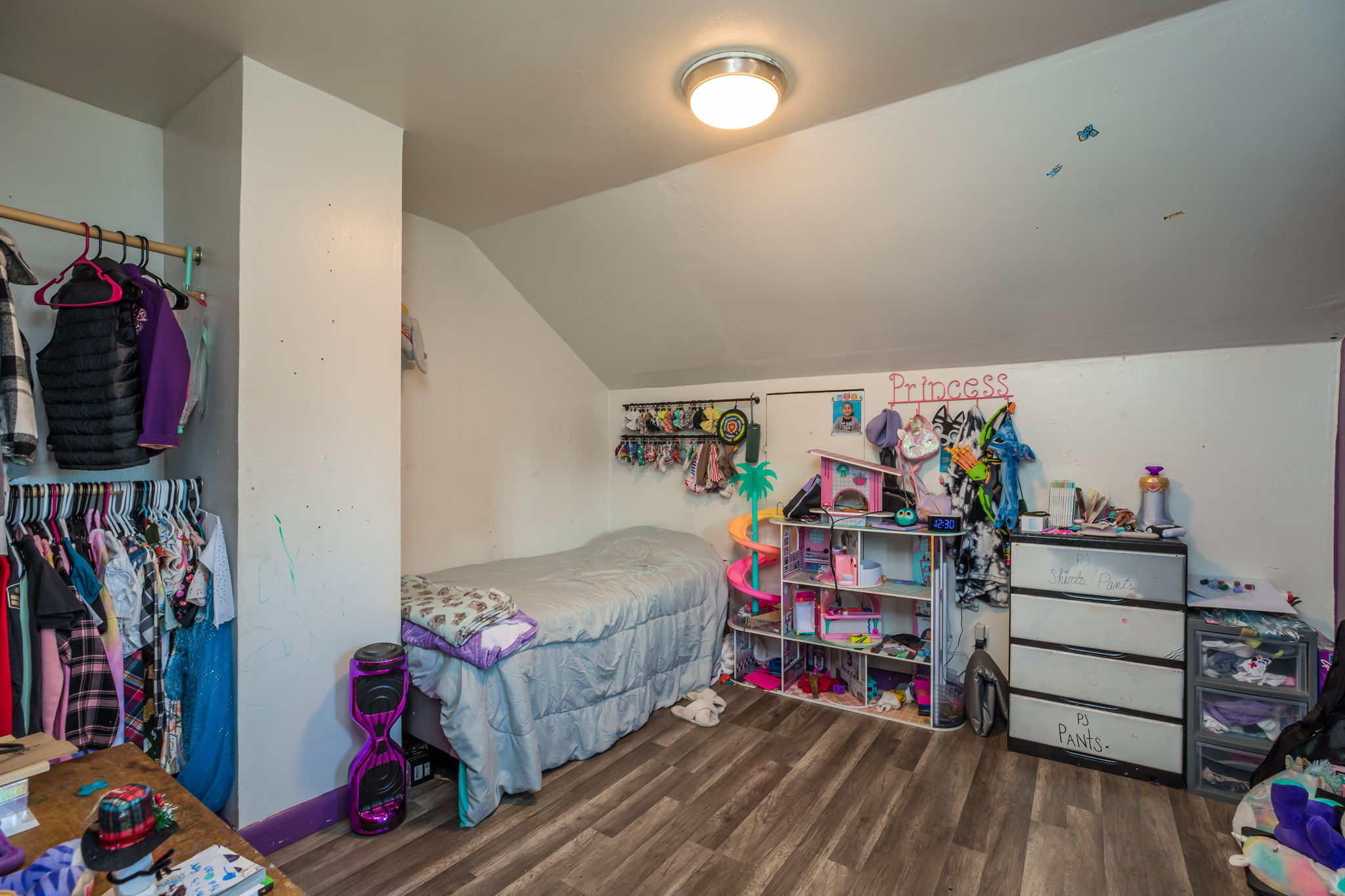 Upstairs smaller bedroom