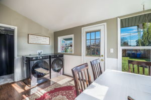 Informal dining - great from little ones.