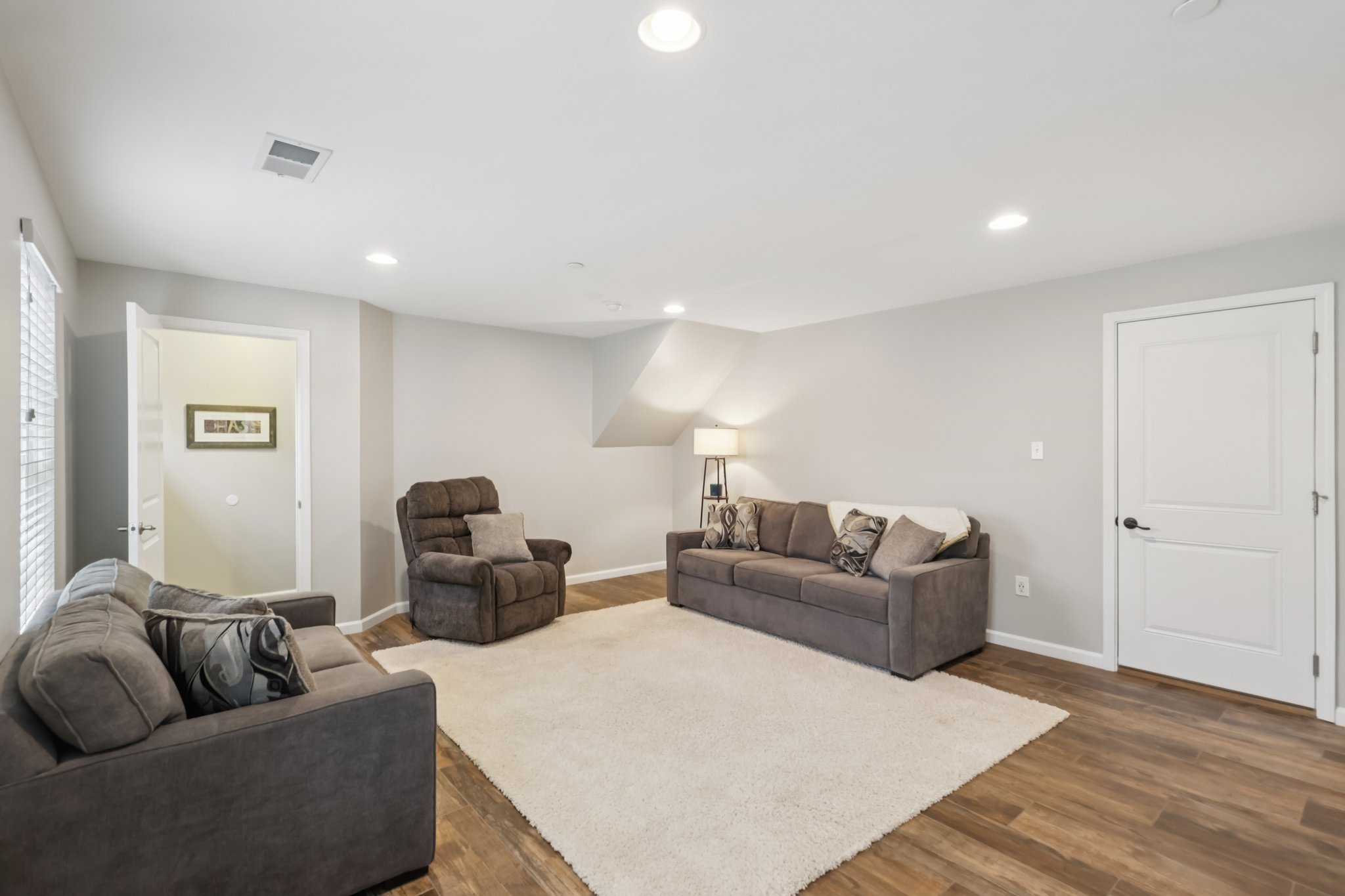 Broadmore Ln-S1311-010.jpg