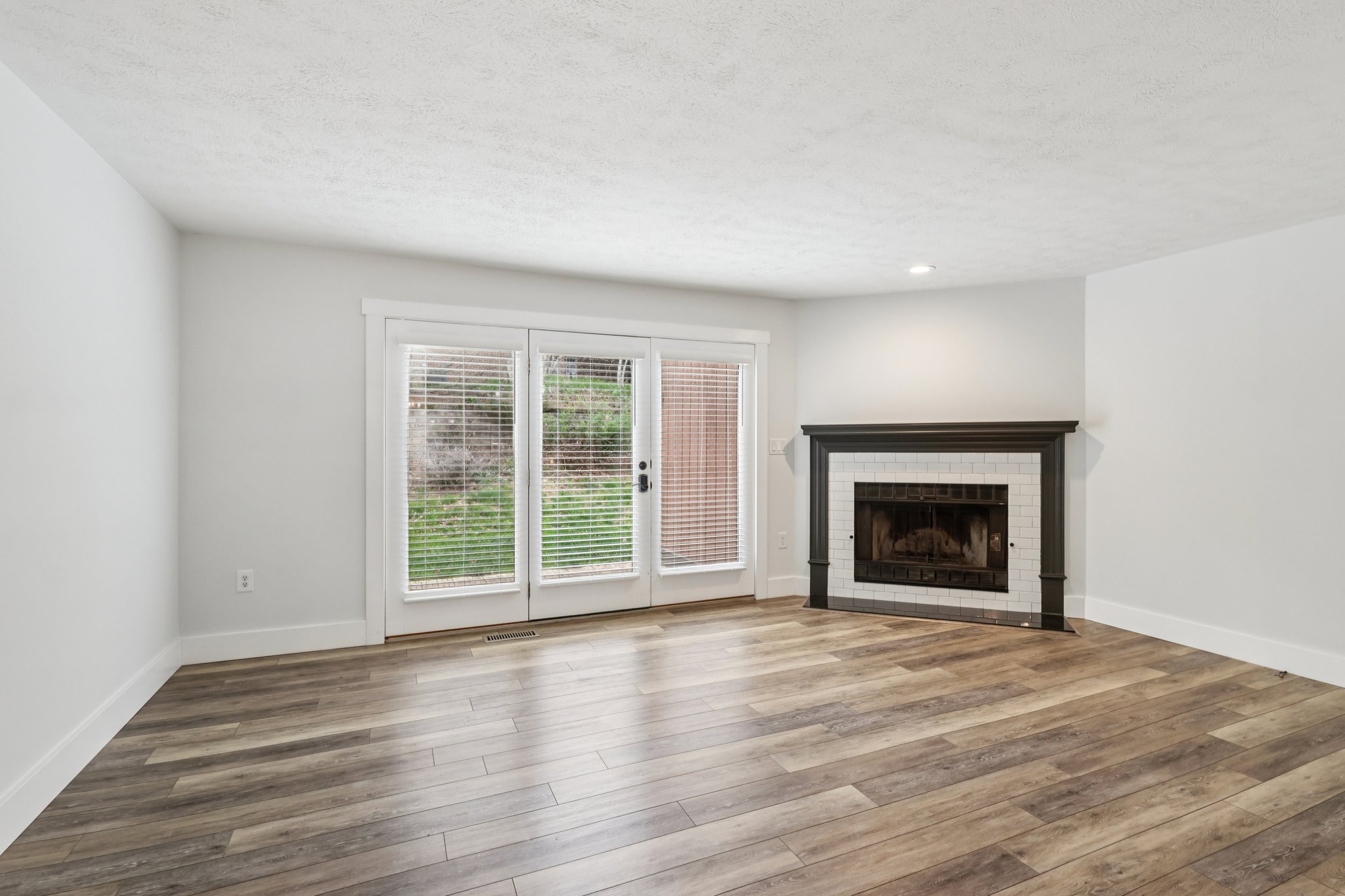 Forest Edge Ct-S0704-015.jpg