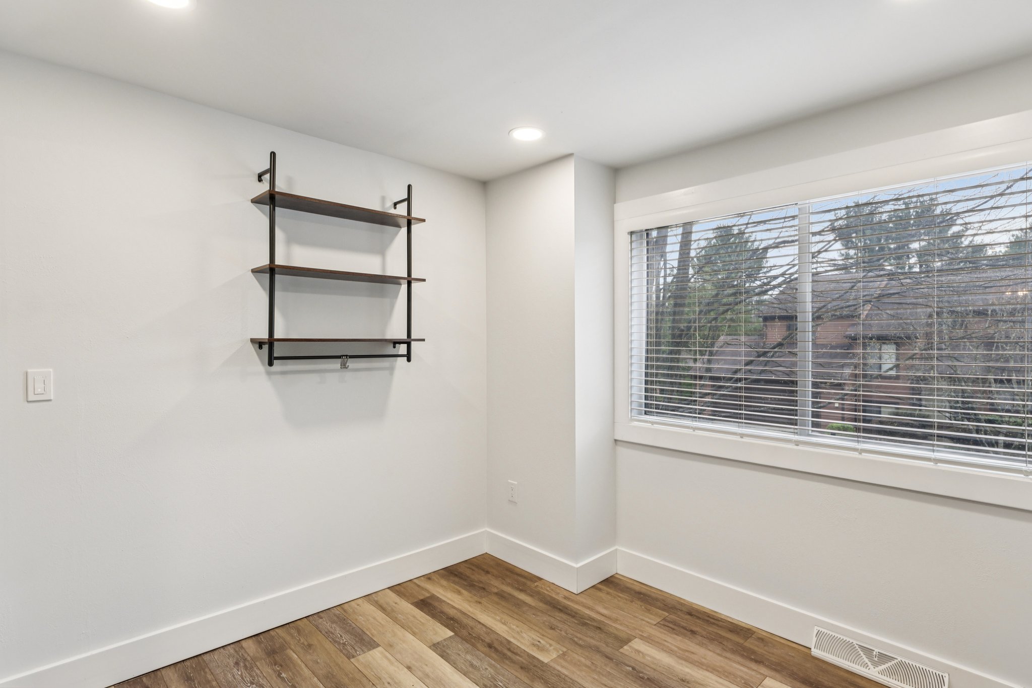 Forest Edge Ct-S0704-034.jpg