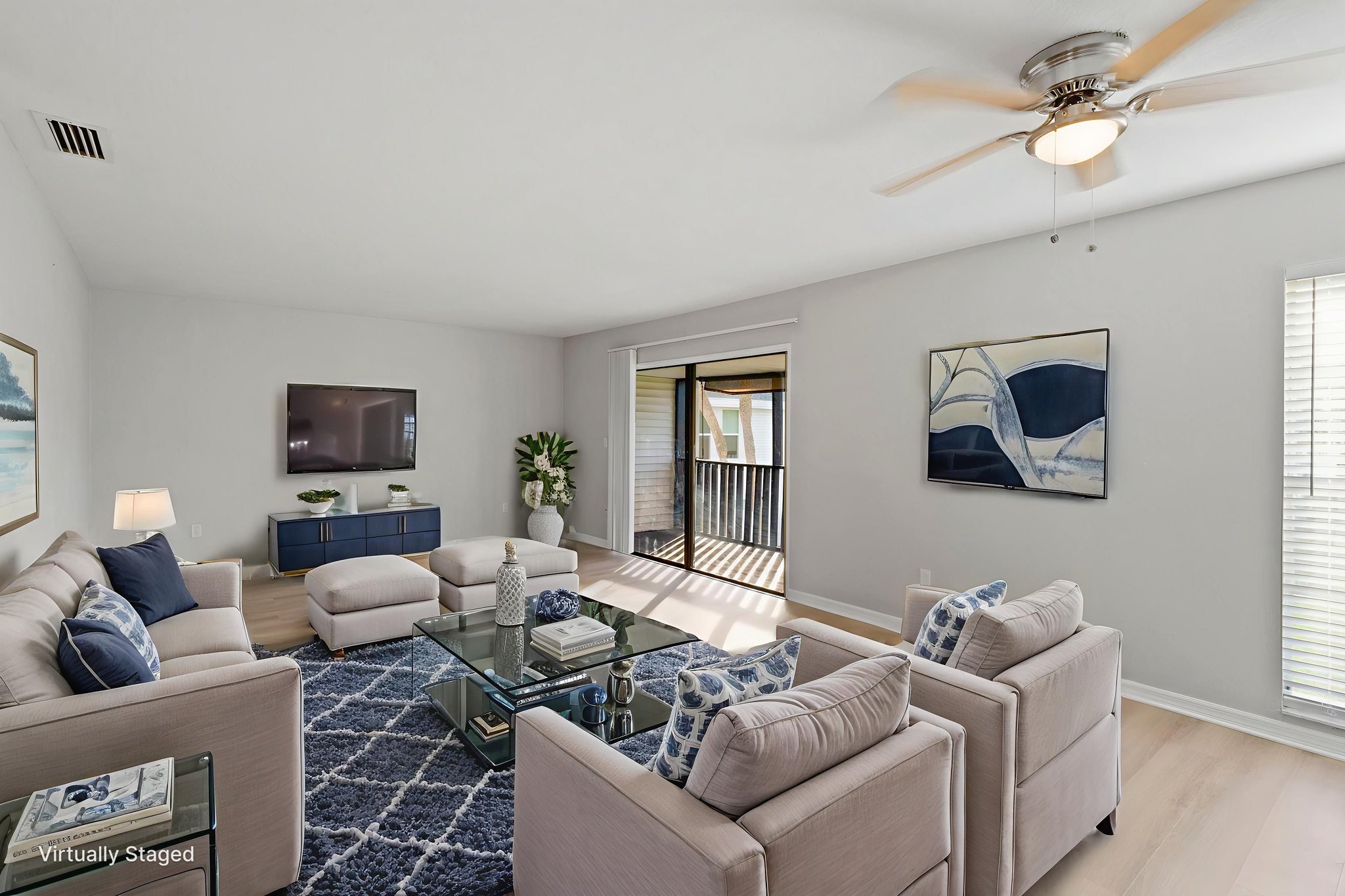 DSC05115 virtually staged.jpeg