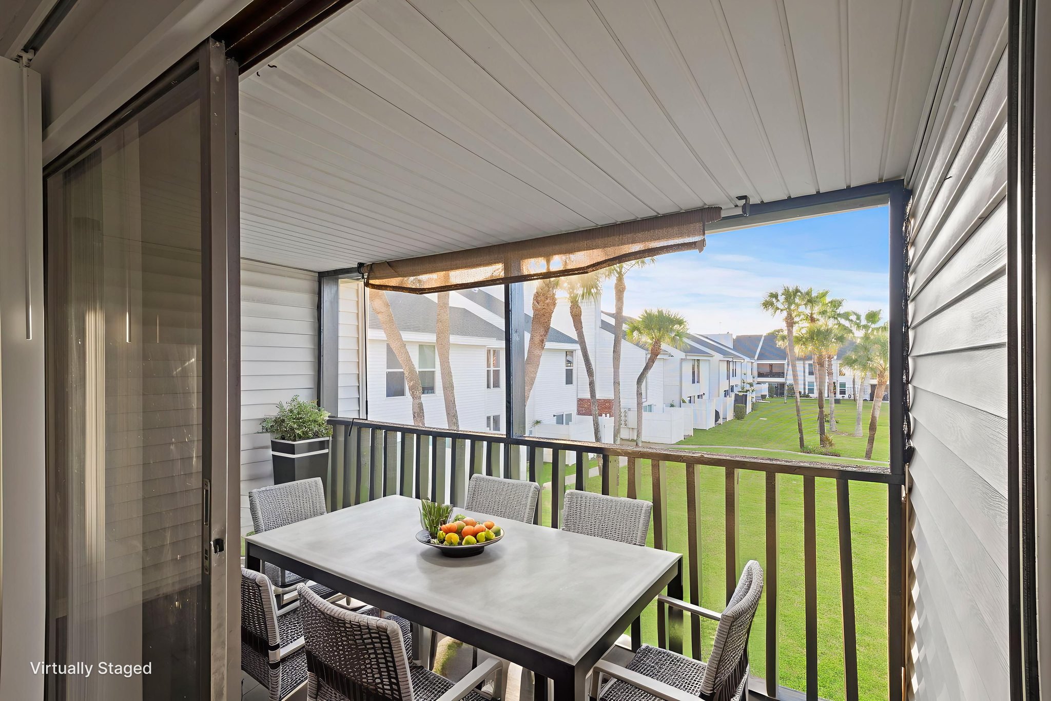 DSC05177 virtually staged.jpeg