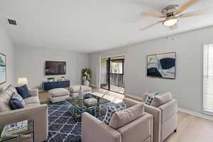 DSC05115 virtually staged.jpeg