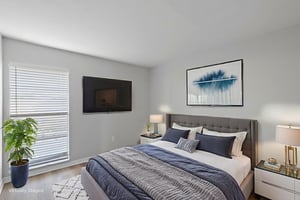 DSC05170 virtually staged.jpeg