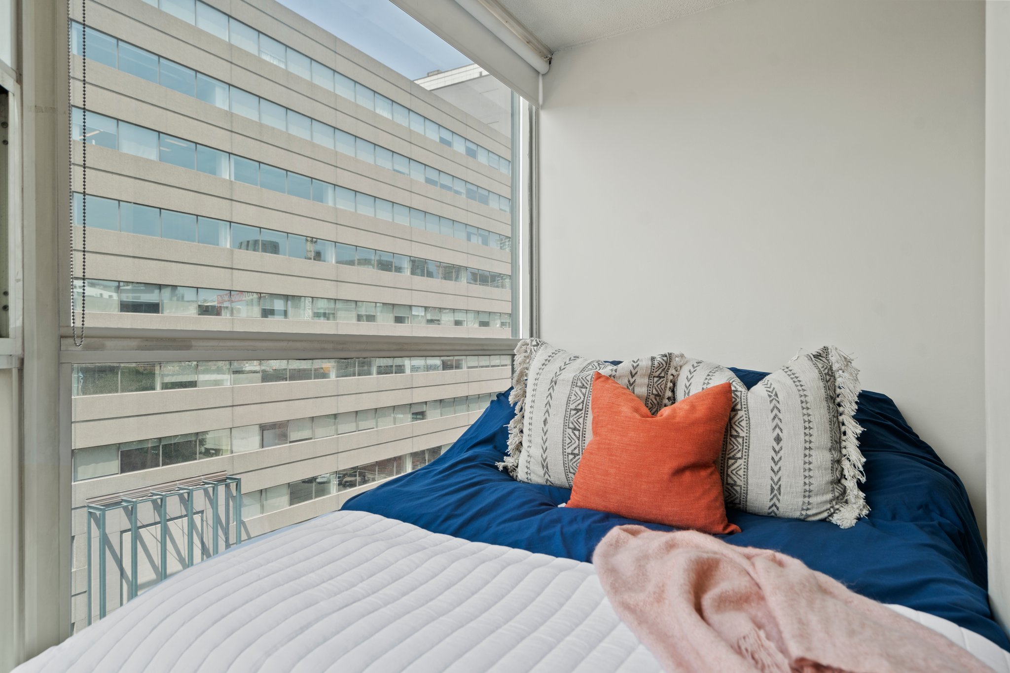 705 King St W Toronto, ON M5V 2W8
