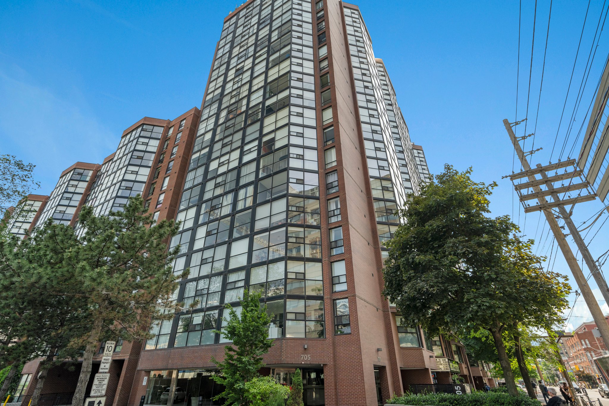 705 King St W Toronto, ON M5V 2W8