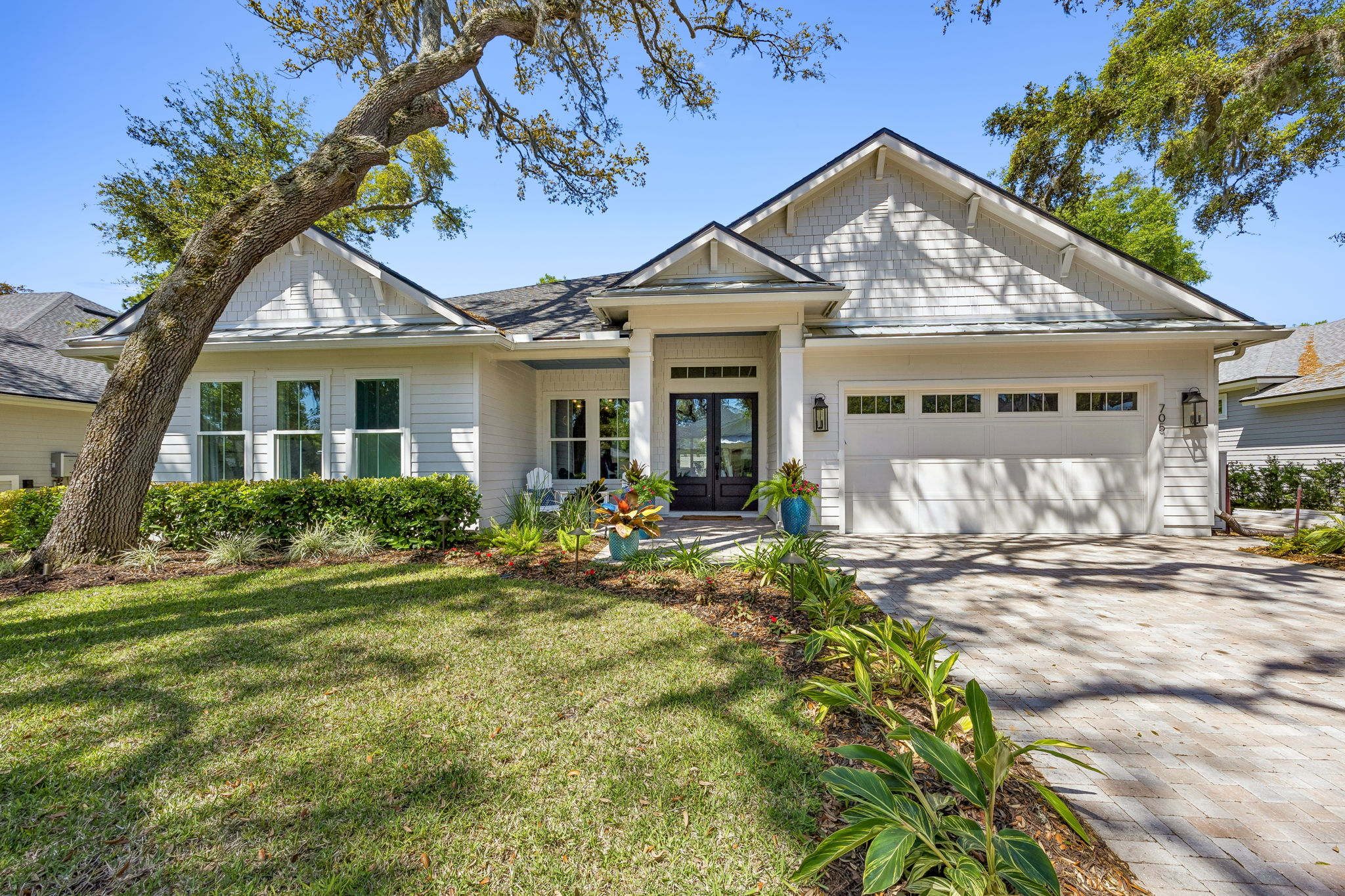 Welcome to 705 Magnolia Blf Wy