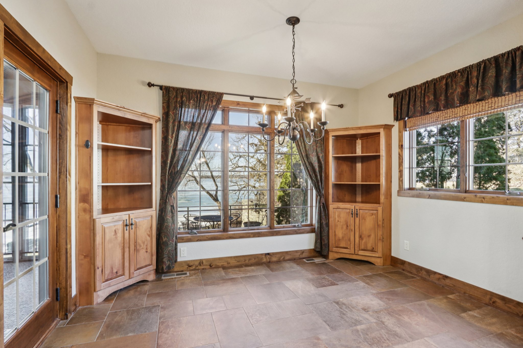 S Ferry Dr-S1401-016.jpg