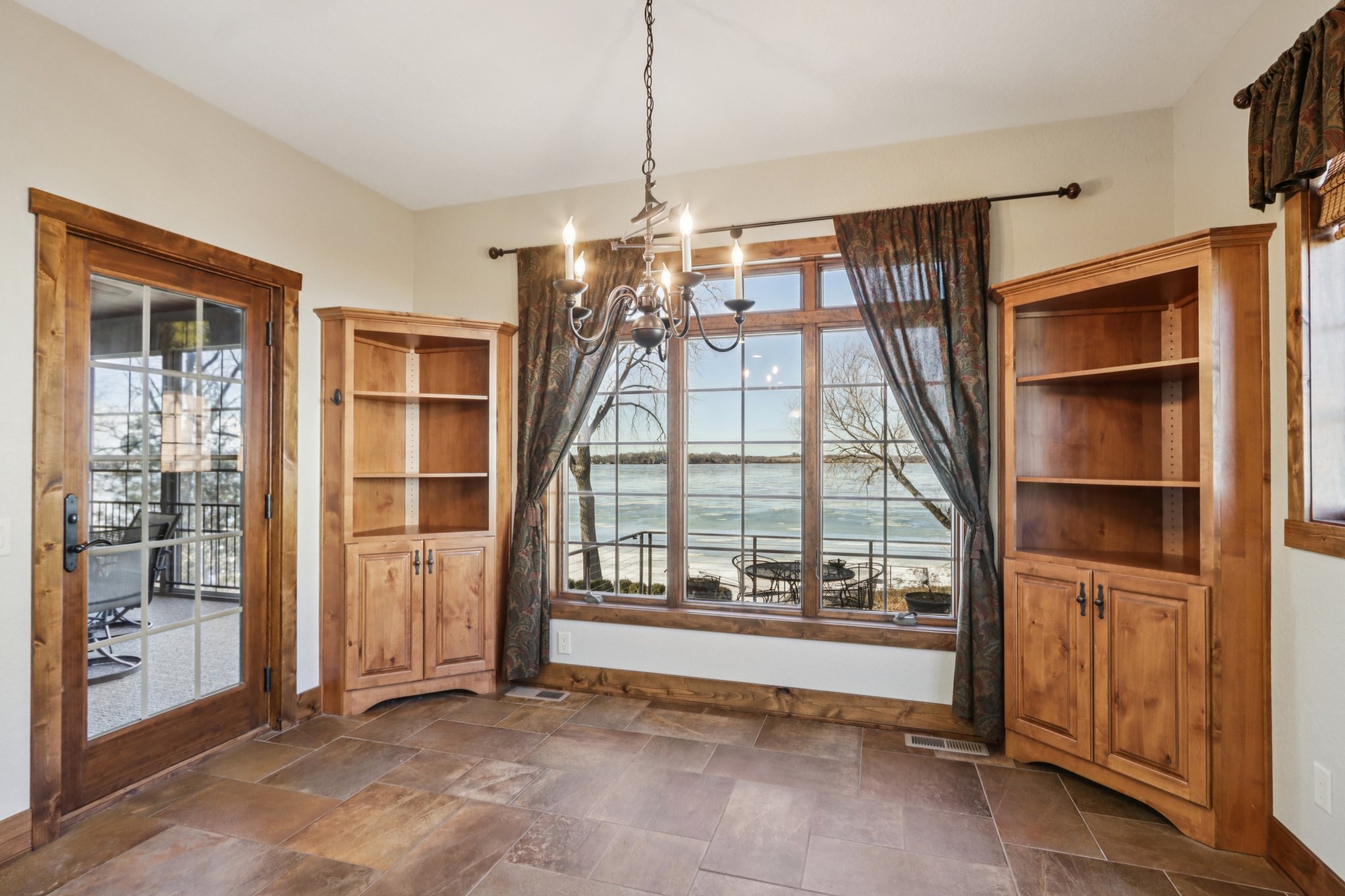 S Ferry Dr-S1401-017.jpg