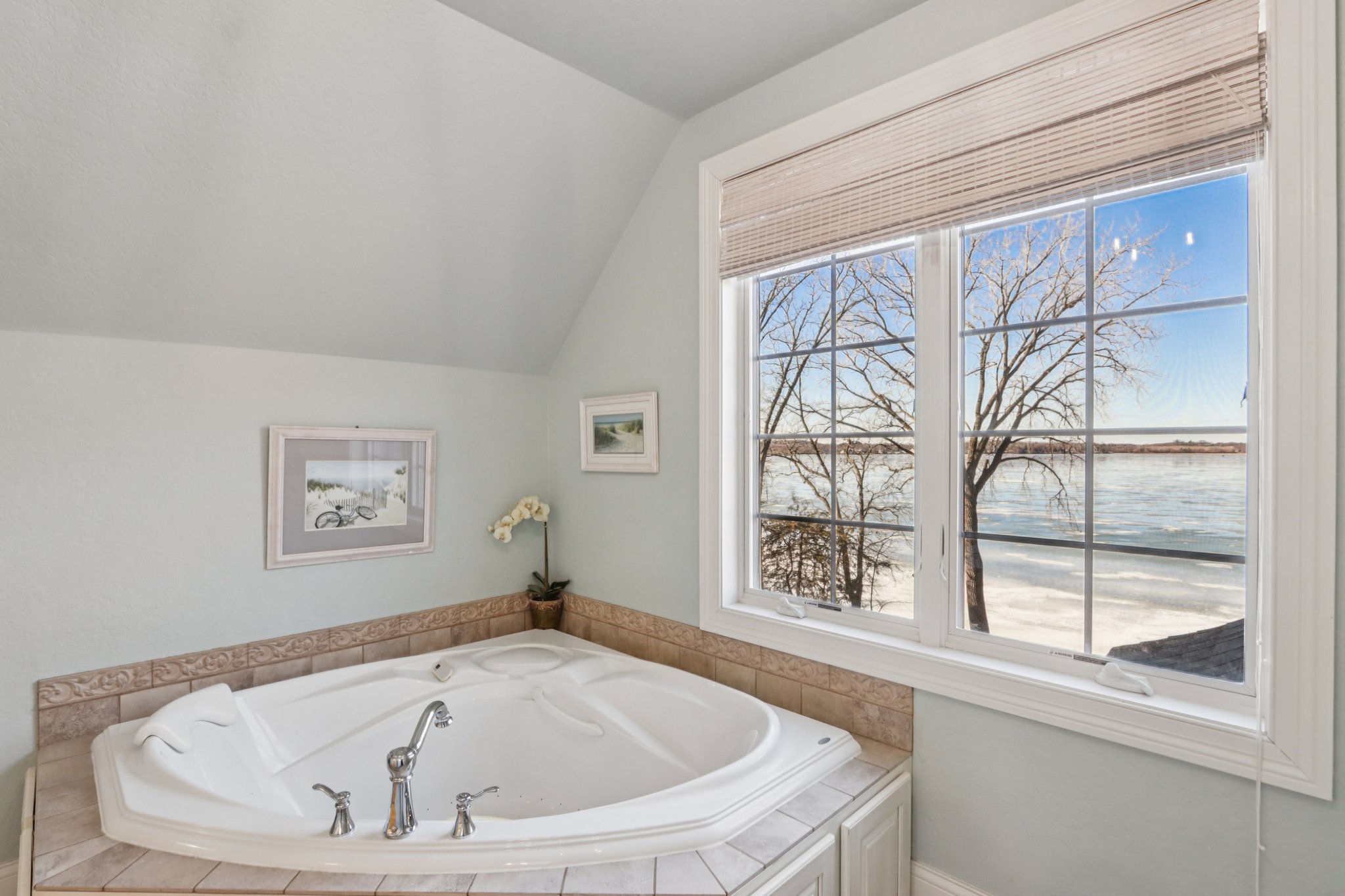 S Ferry Dr-S1401-053.jpg