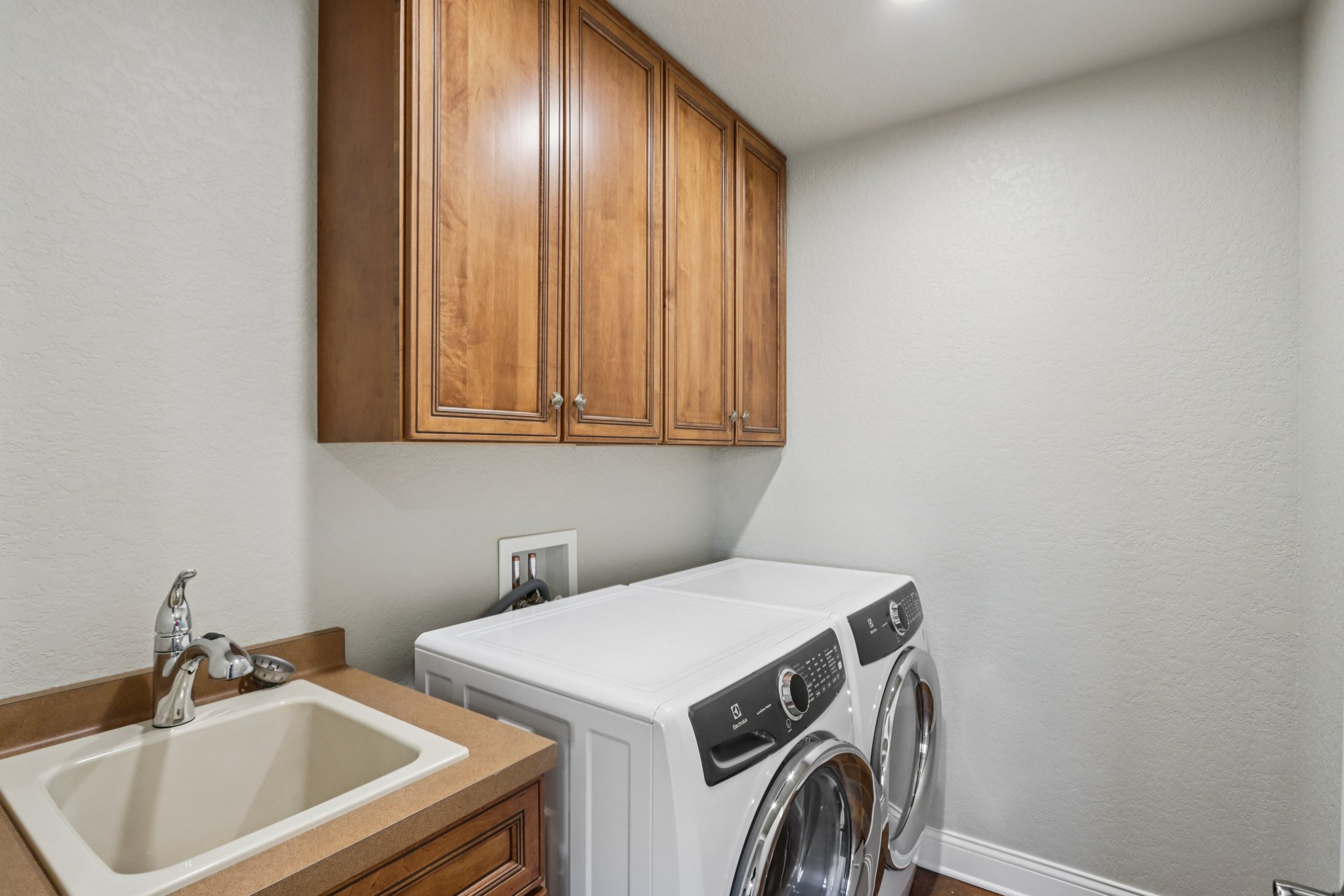 S Ferry Dr-S1401-061.jpg