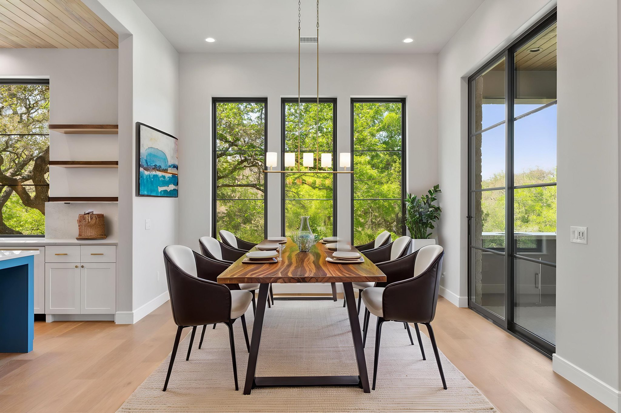 DSC06212 virtually staged.jpeg