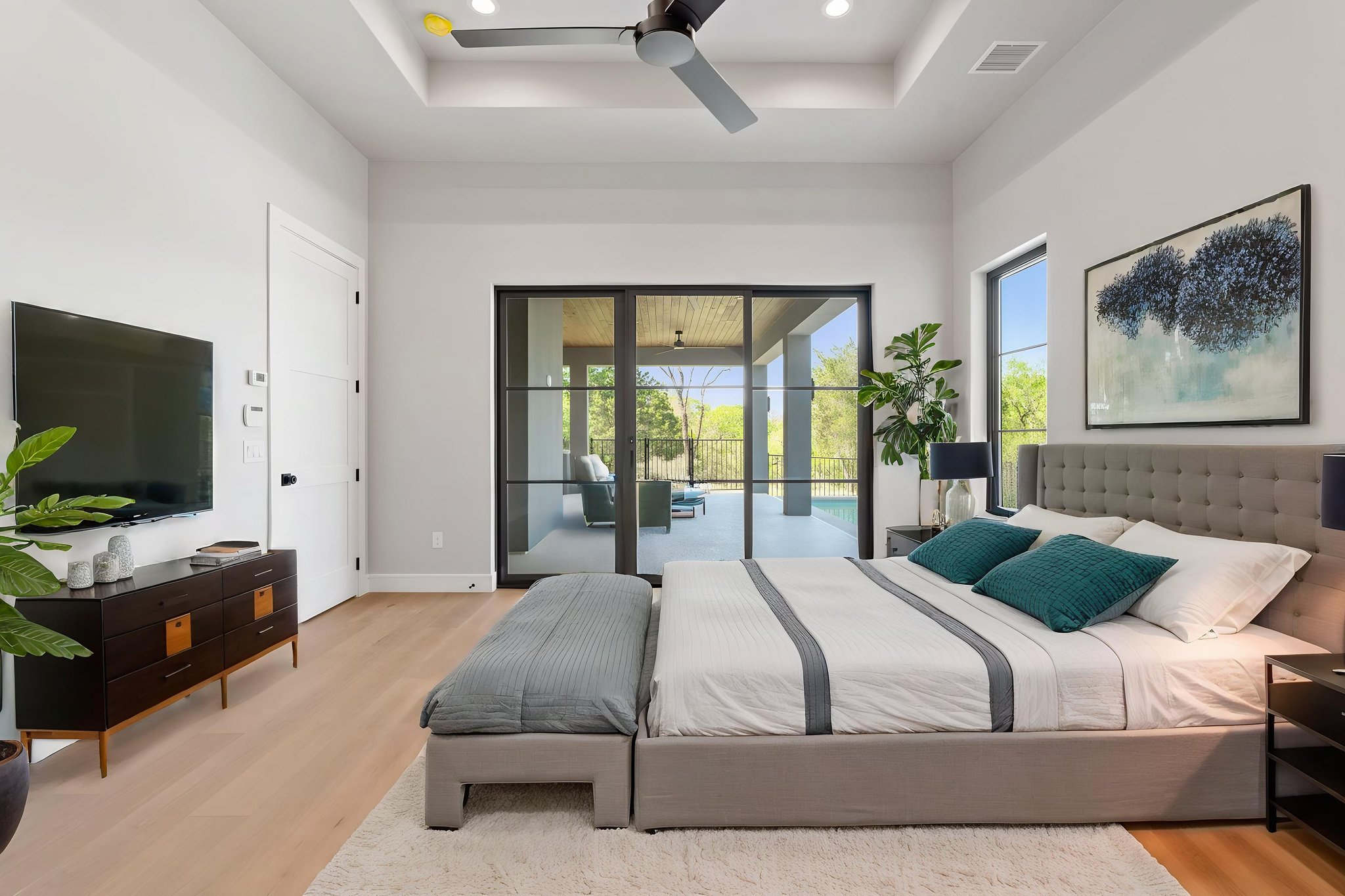 DSC06326 virtually staged.jpeg