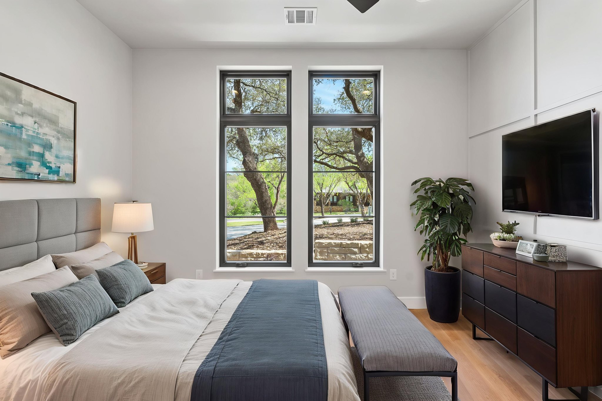 DSC06272 virtually staged.jpeg