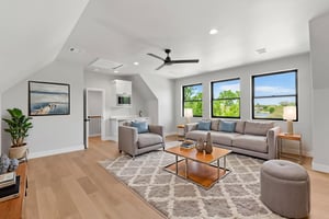 DSC06396 virtually staged.jpeg