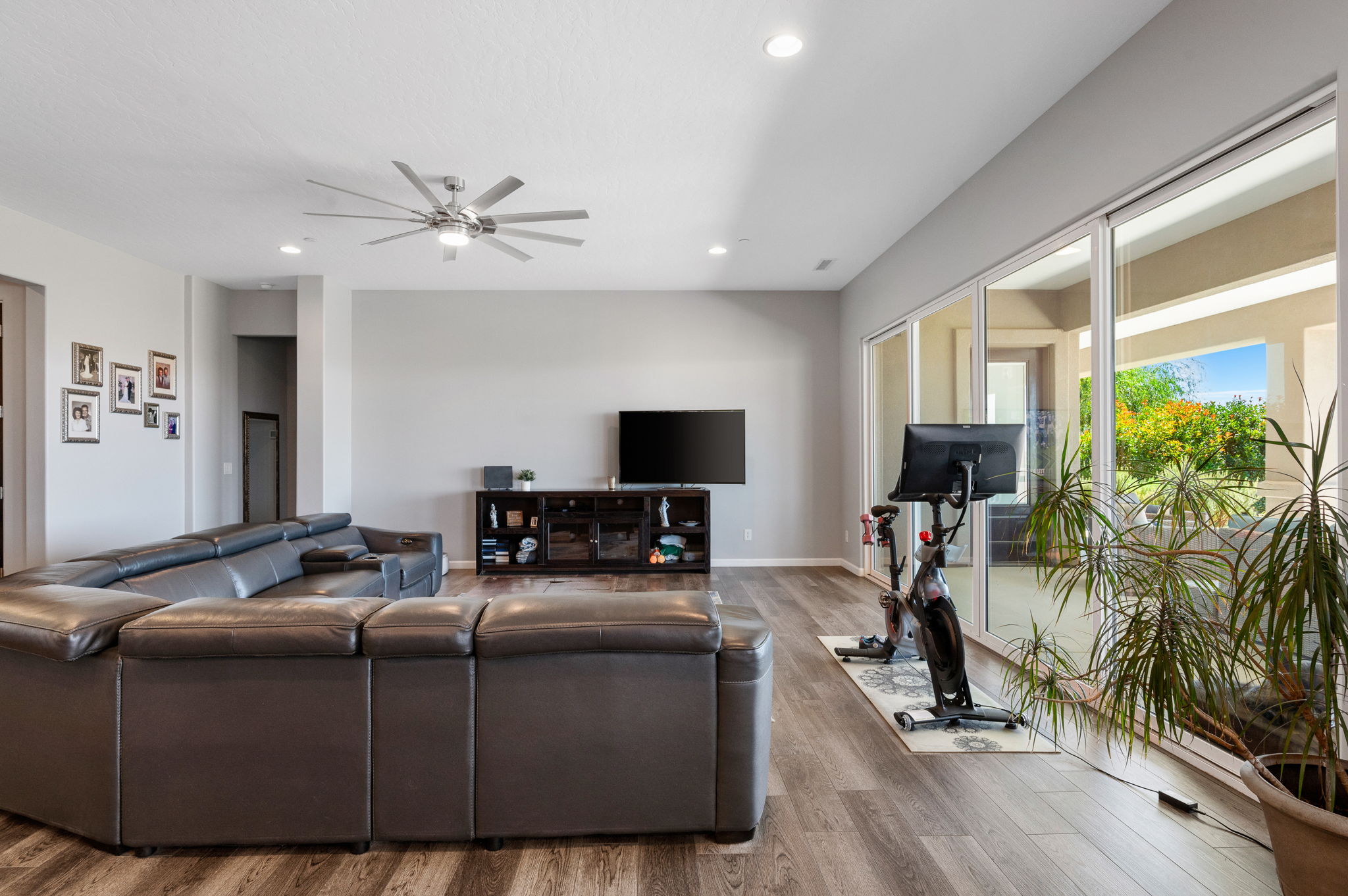 Living Room (2)