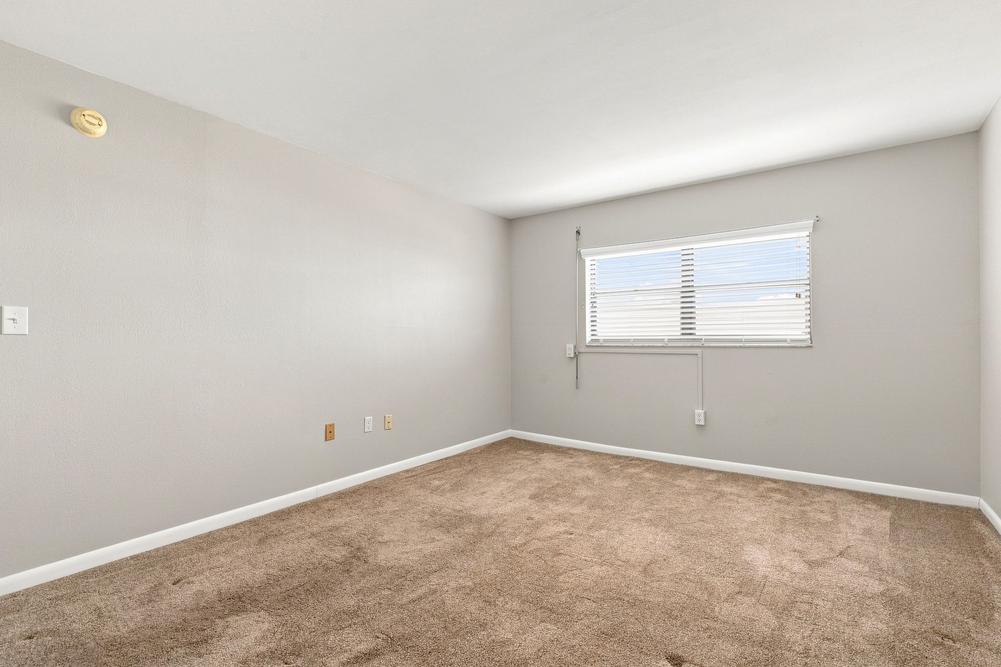 Primary Bedroom1b