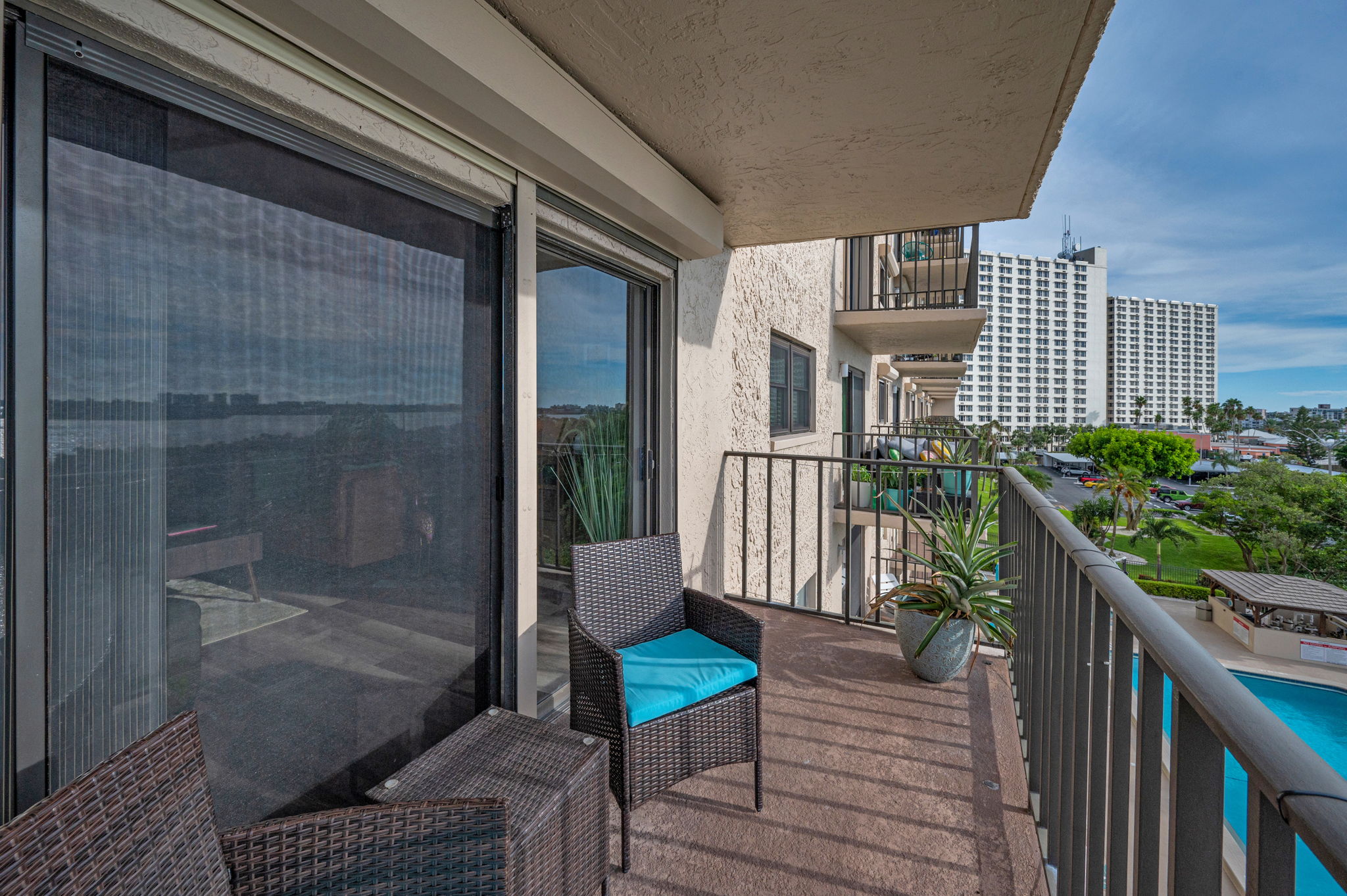 Balcony3