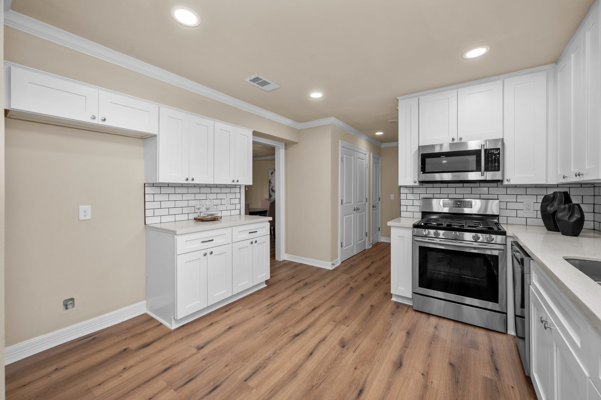 706 Bison Dr, Houston, TX 77079, USA Photo 13