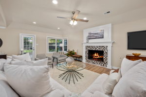 706 Bison Dr, Houston, TX 77079, USA Photo 4