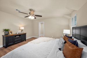 706 Bison Dr, Houston, TX 77079, USA Photo 20