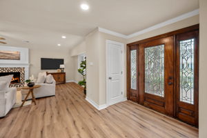 706 Bison Dr, Houston, TX 77079, USA Photo 3