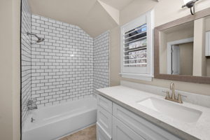 706 Bison Dr, Houston, TX 77079, USA Photo 27
