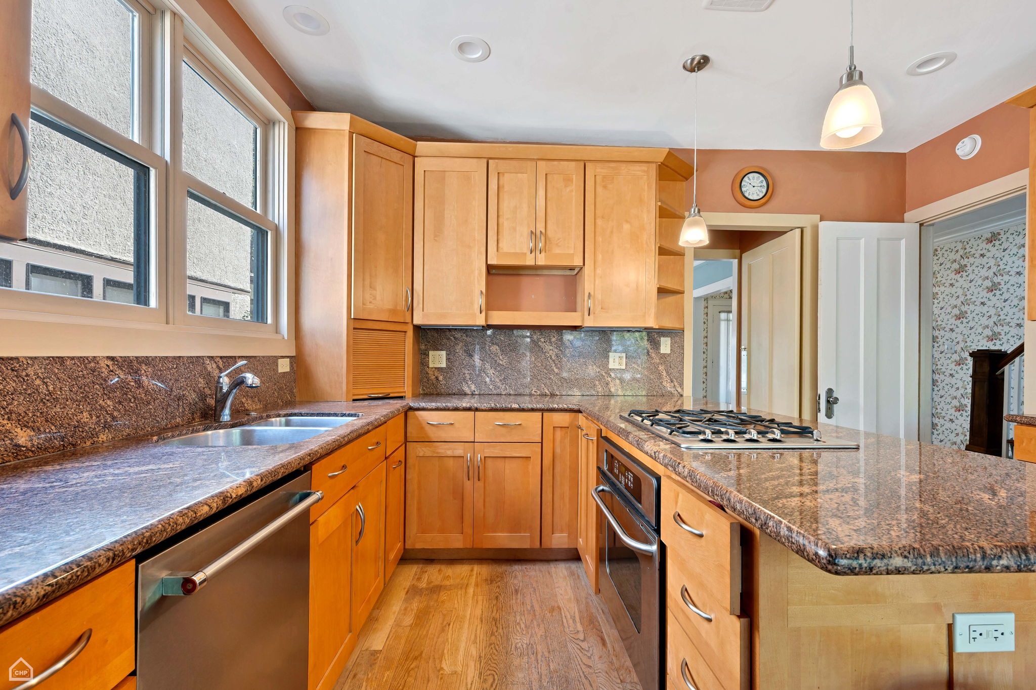 706 Forest Ave_018