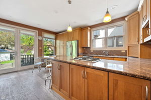 706 Forest Ave_016